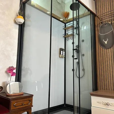 Flat Apartment *